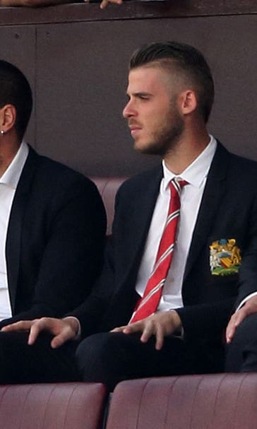 Van Gaal says David de Gea did not want to play United opener against Spurs